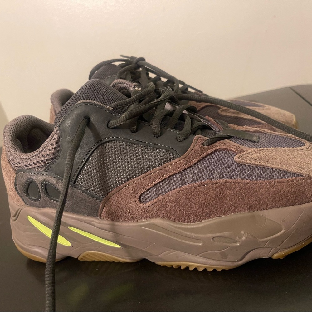 Yeezy Boost 700Mauve Brown Size 7.5 Men New Condition.
